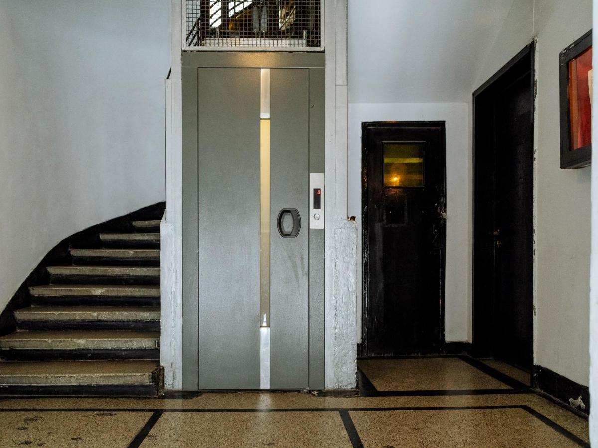 Beautiful Modern Studio - Cismigiu Park - Netflix Bucarest Esterno foto