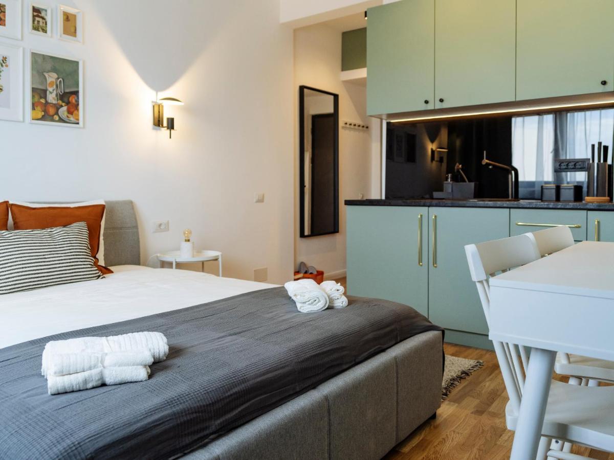 Beautiful Modern Studio - Cismigiu Park - Netflix Bucarest Esterno foto